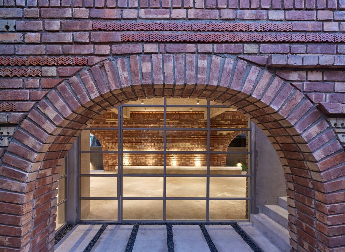 Passage to community hall of Gallery House by Abin Design Studio