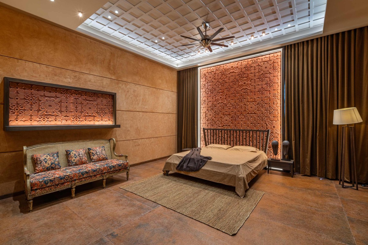 Parent's Bedroom of Sri Sri Villa by Ace Associates