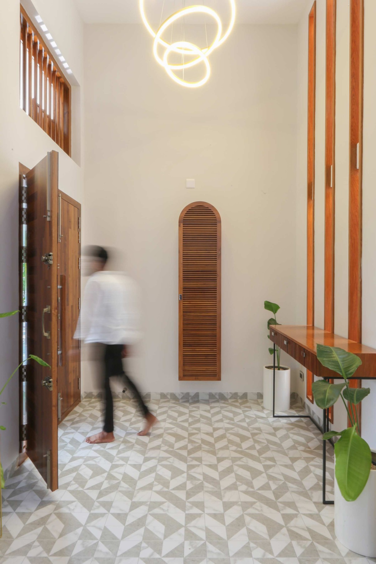 Foyer of House of Volumes by PRAJC Design Consultants LLP