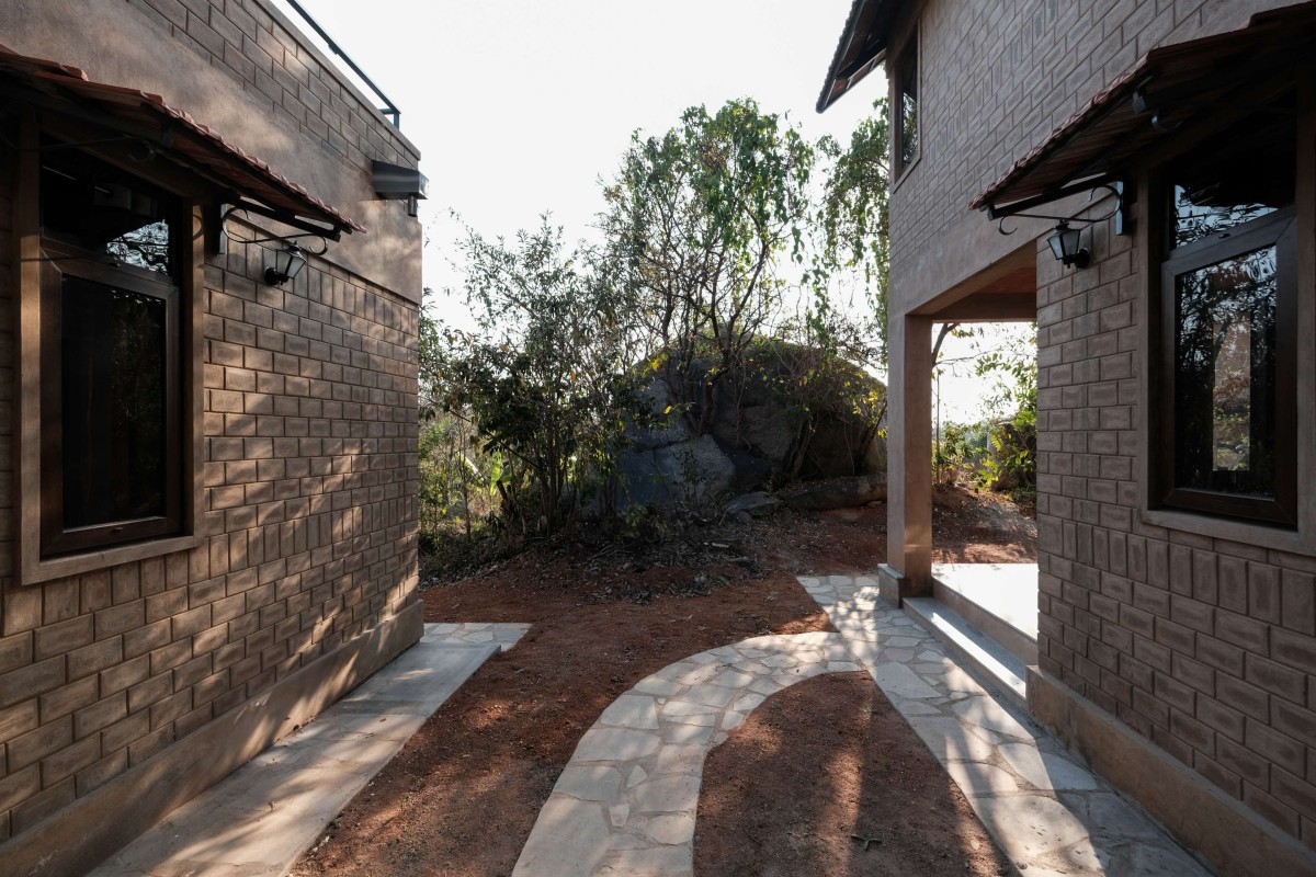 Boulder Courtyard view of Boulder House by HabitArt Architecture Studio