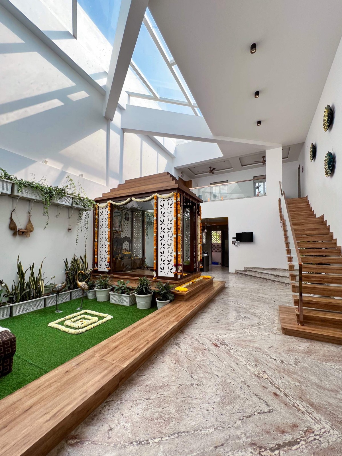 Courtyard and Pooja room of Amardeep Villa by Shraddha Sadamate Architect