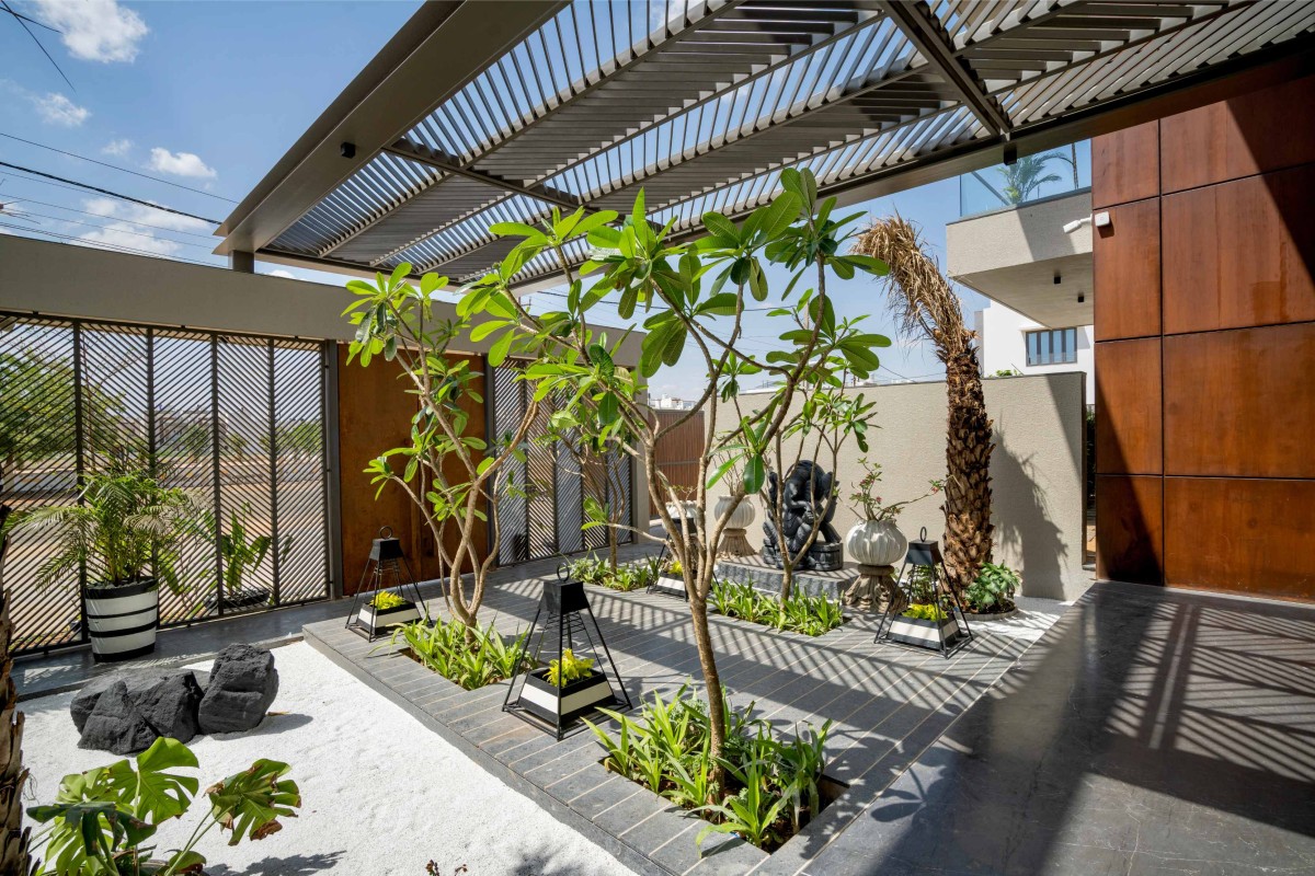 Entrance Courtyard of Sanctum Villa by VPA Architects