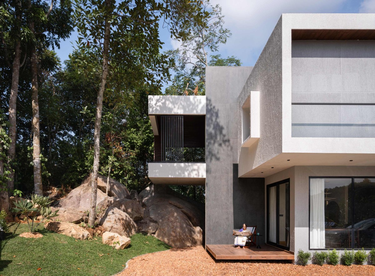 Exterior view of House on the Rocks by Studio TAB