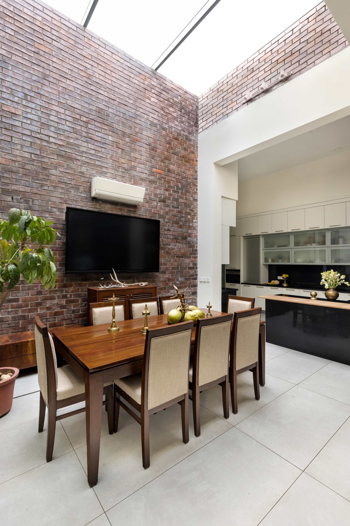 Kitchen and Dining Area of The Brick House by Studio Ardete