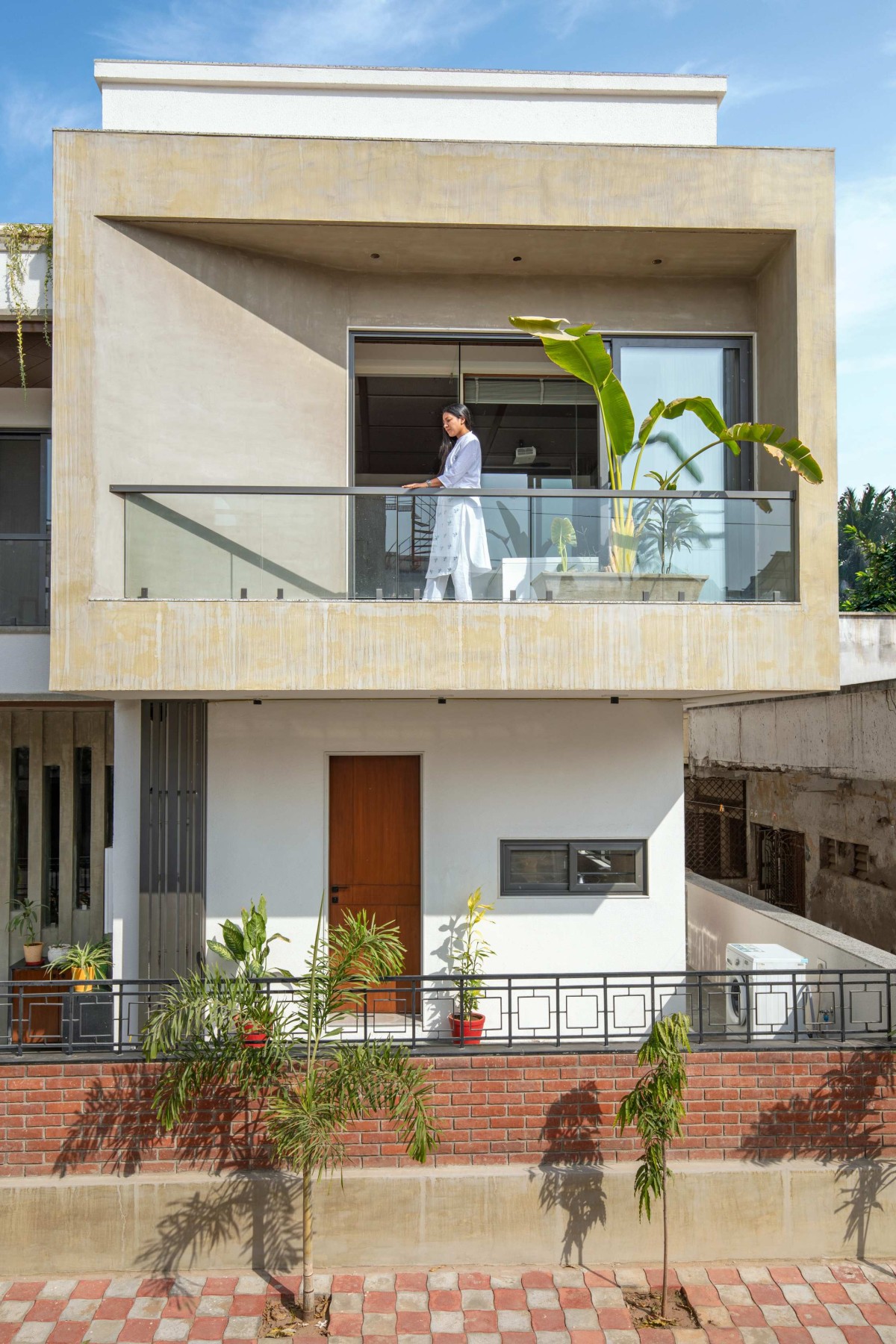 Exterior view of Pramukh Villa by Foresight Associates