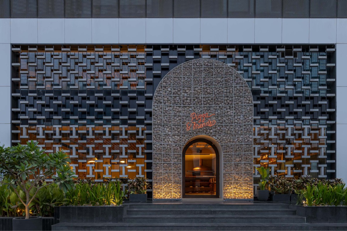 Dusk light exterior view of Pizza & Frends by Studio A + S