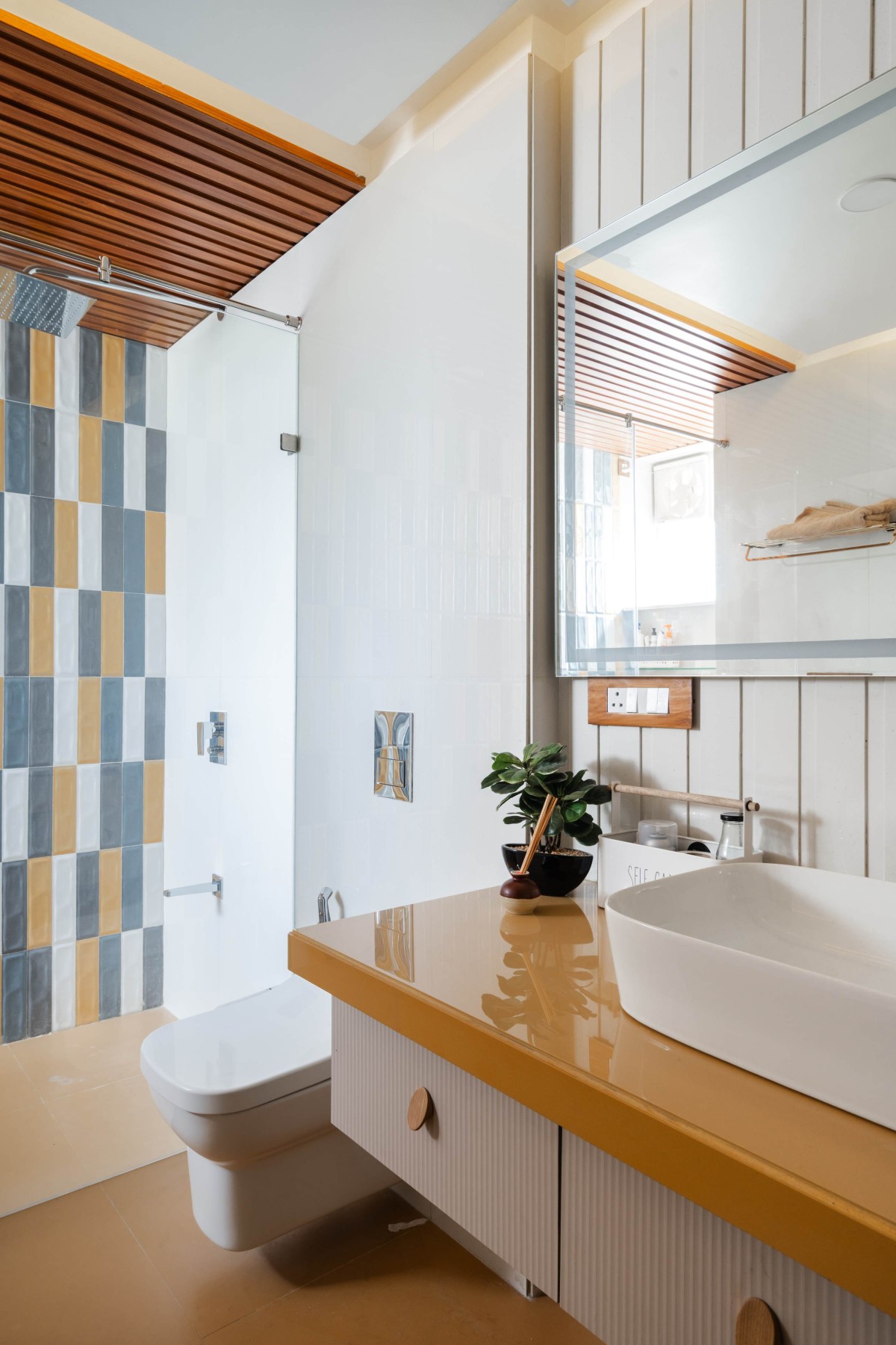 Toilet and Bathroom of The Penthaus by Studio Pastels