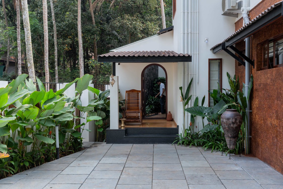 Entrance of Anwar Residence by De Eco Architects