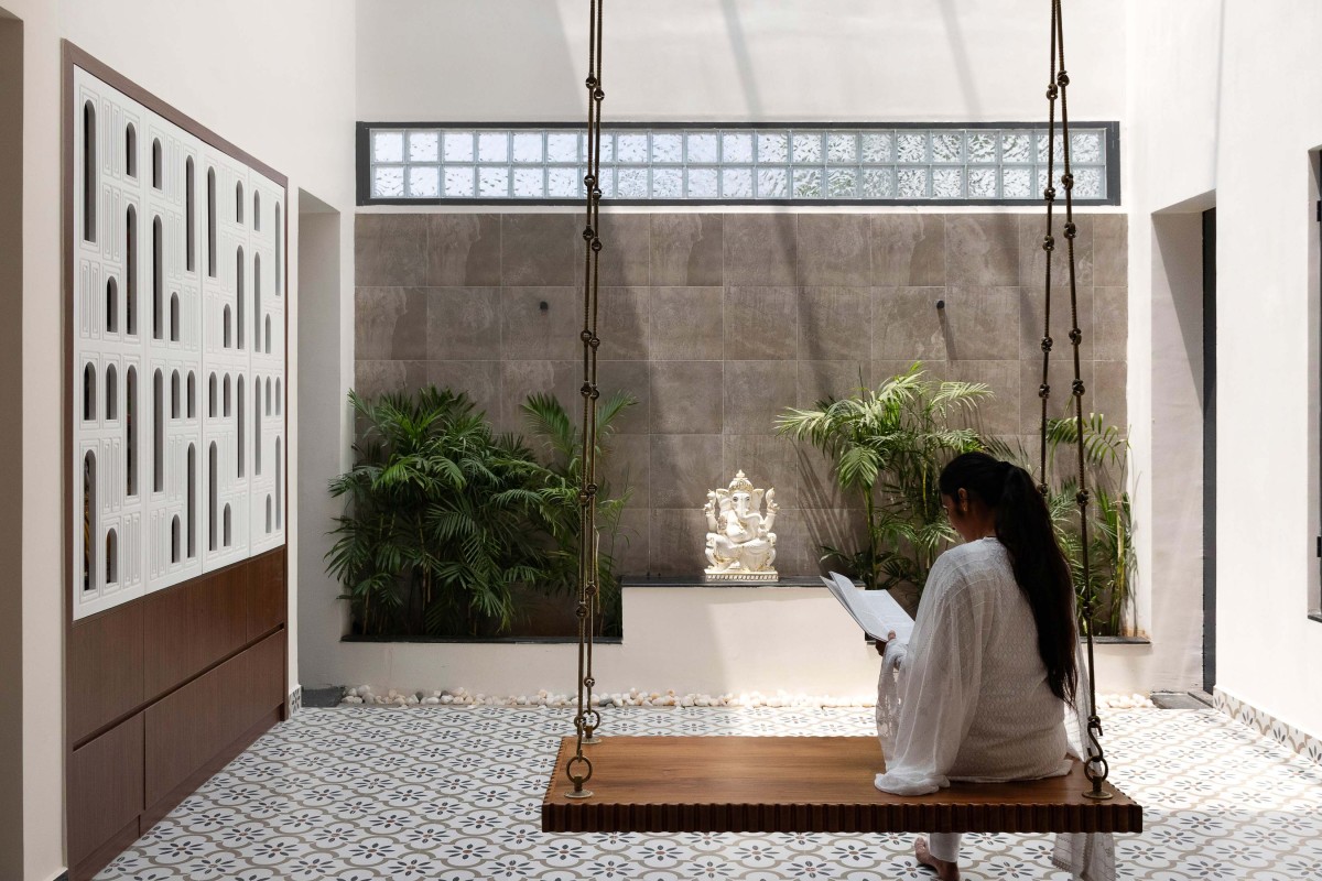 Passage to courtyard of The House of Frames by Studio Riba