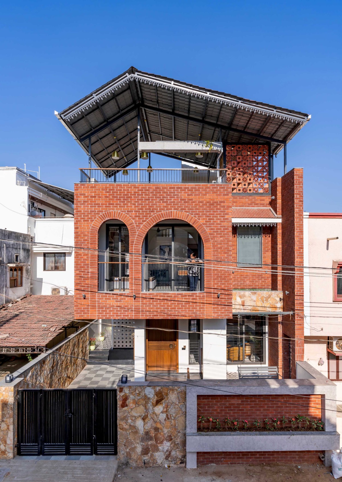 Exterior view of Chainani House by Jagrut Shah Architect and Associates