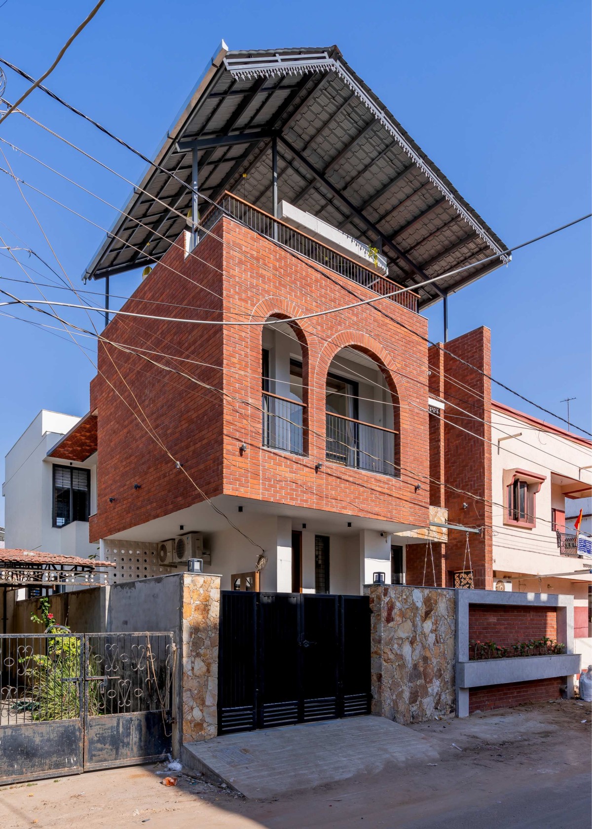 Exterior view of Chainani House by Jagrut Shah Architect and Associates