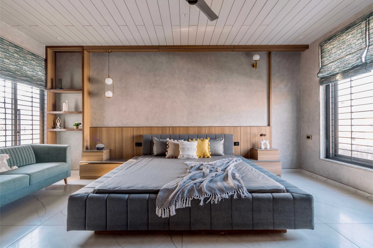 Bedroom 2 of Chainani House by Jagrut Shah Architect and Associates