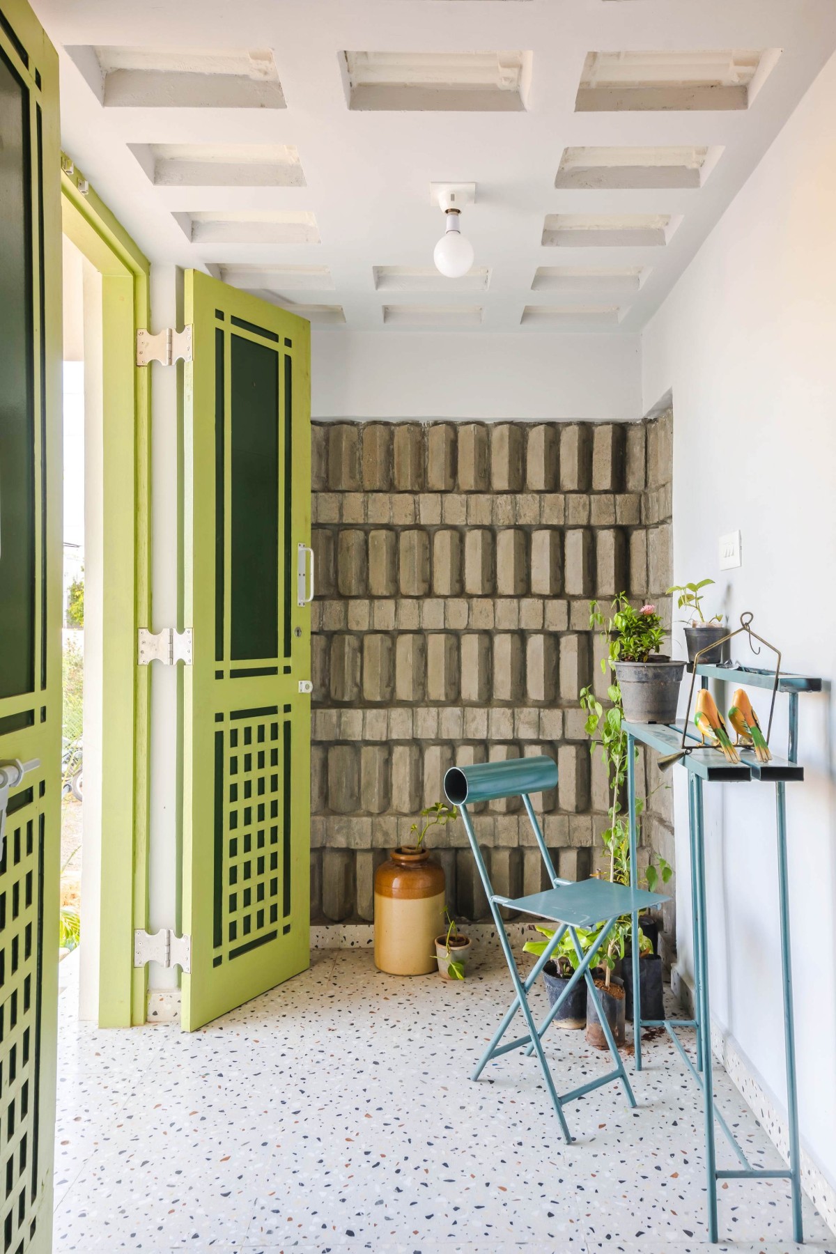 Entrance foyer of Tint of Green by SomA.Architects