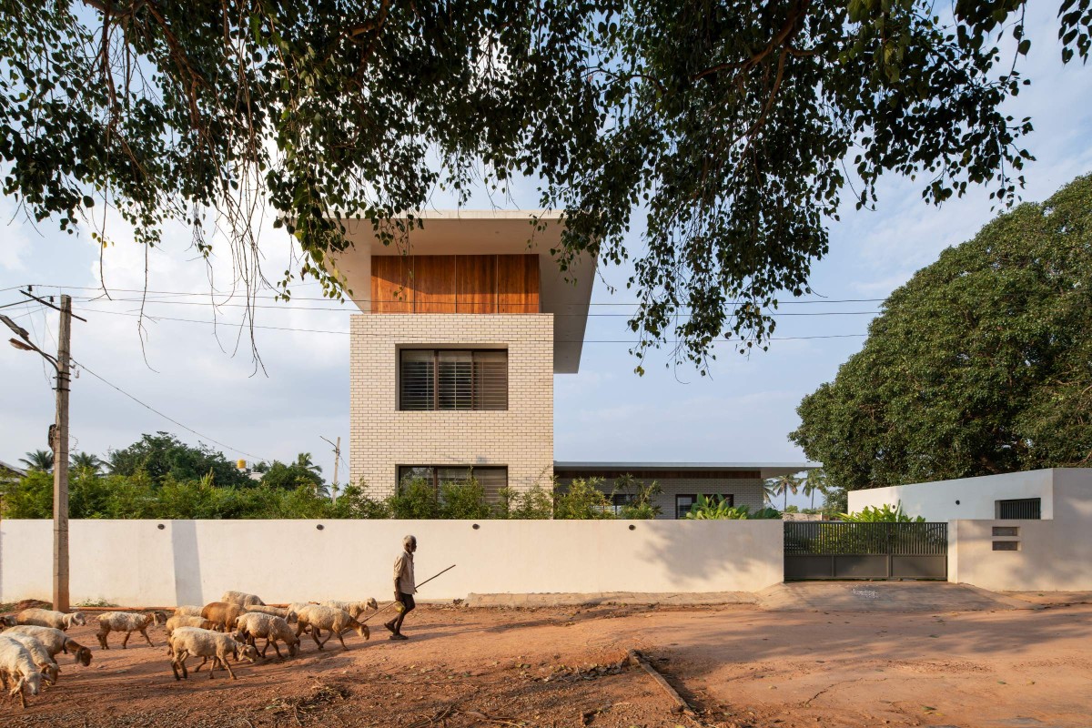 South facing front view of The Modern Pastoral House by Sudaiva Studio