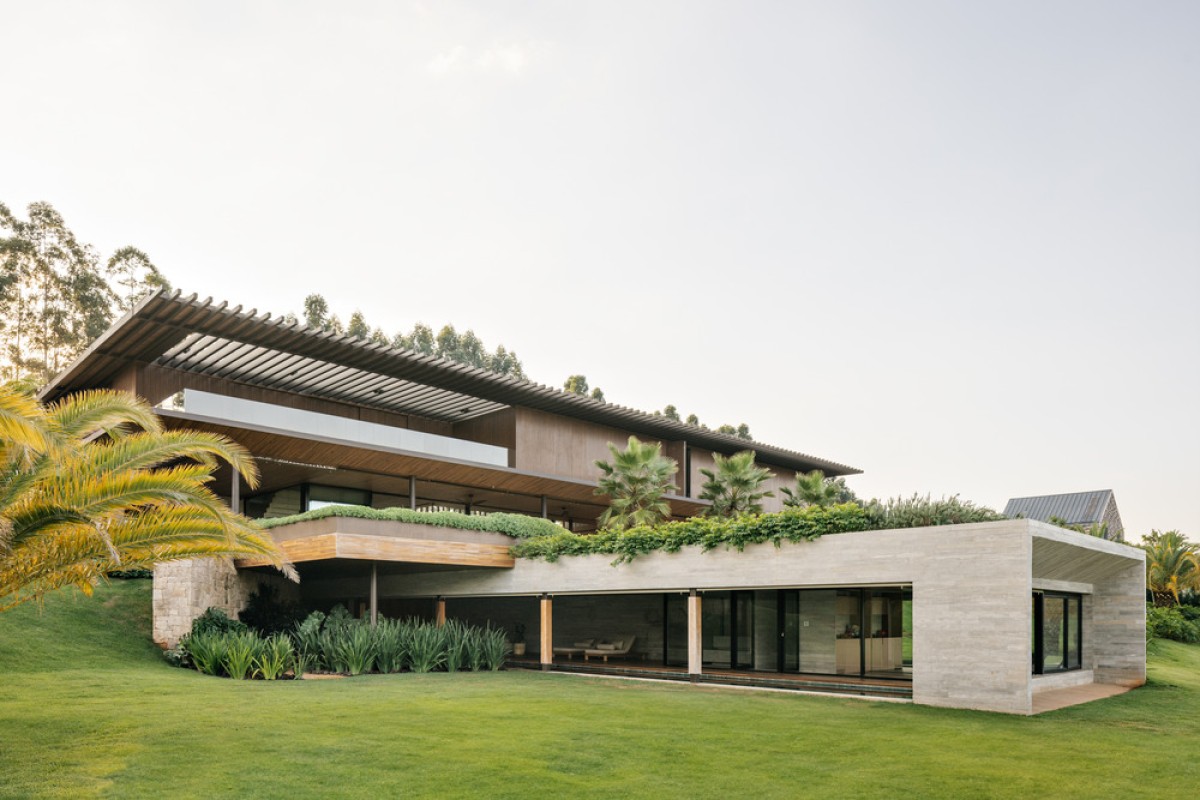 Exterior view of Valencia House by Padovani Arquitetos