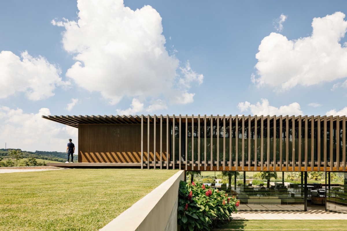 Exterior view of Valencia House by Padovani Arquitetos