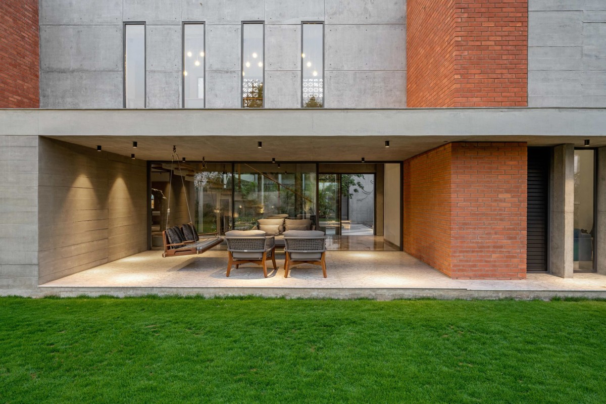 Sitout of Mehul Patel Residence by Groundwork Architecture