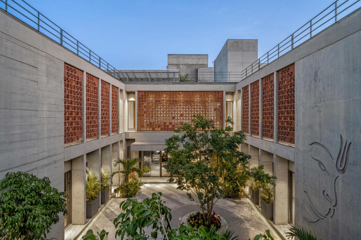 Courtyard of Mehul Patel Residence by Groundwork Architecture