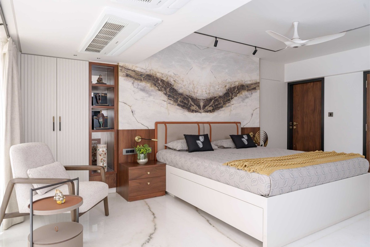 Bedroom 3 of Kedia Bungalow by Plus V Architects