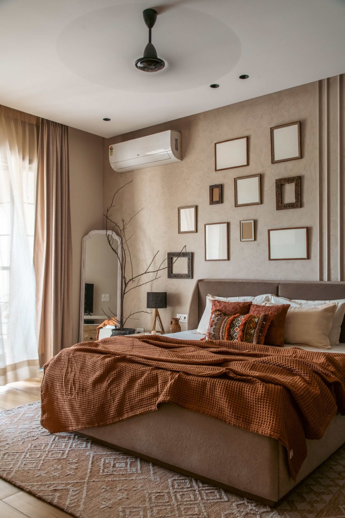 Bedroom of The Tan Door House by House of Quimera