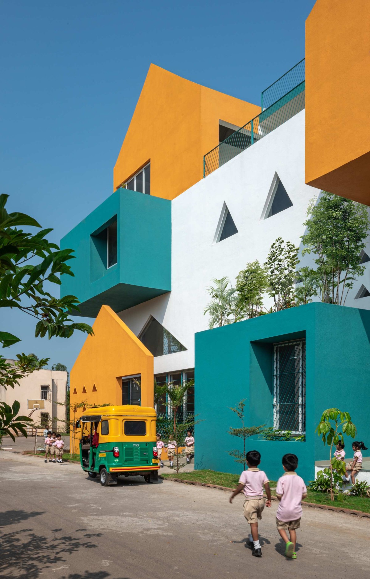 Exterior view of KLE Sanskruti Pre-Primary School by Shreyas Patil Architects