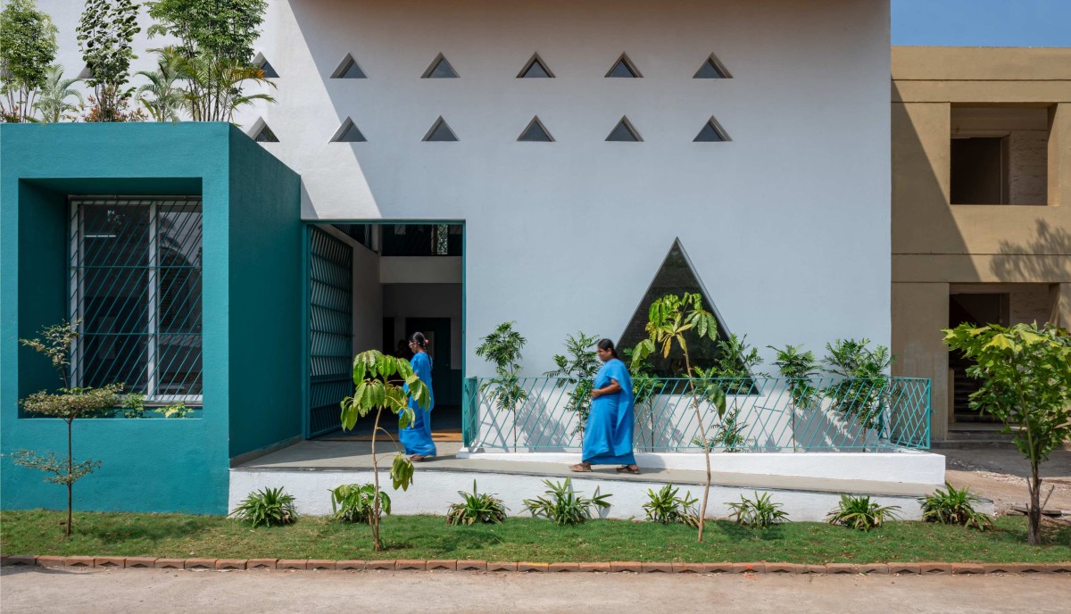 Entrance of KLE Sanskruti Pre-Primary School by Shreyas Patil Architects