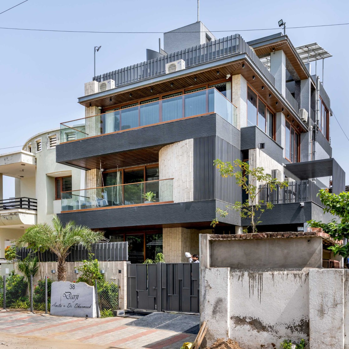 Exterior view of Dr. Dharmesh Darji Villa by Vihar Fadia Architects