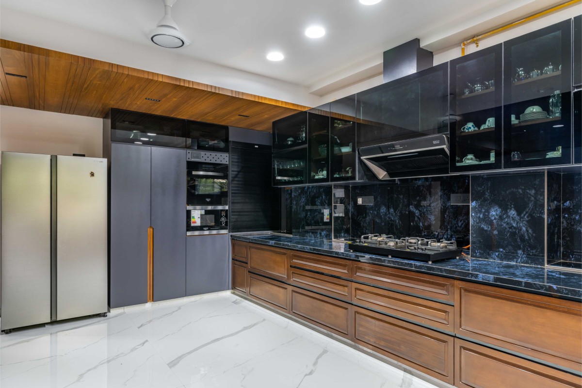 Kitchen of Dr. Dharmesh Darji Villa by Vihar Fadia Architects