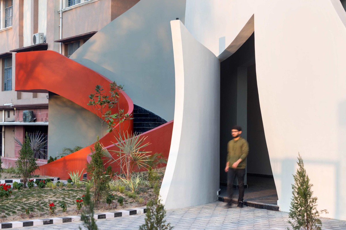 Entrance of Doaba Public School by Studio Ardete