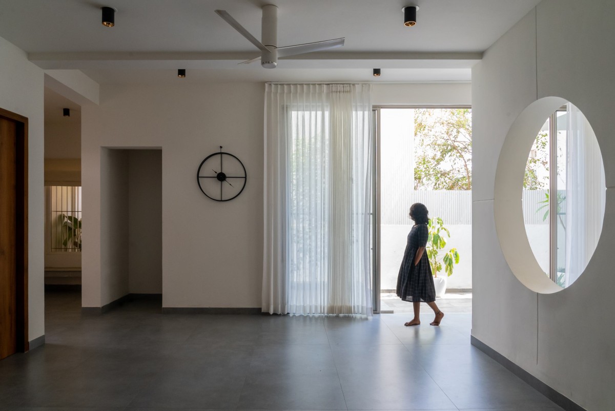 Living room of TT House by Wall Narratives