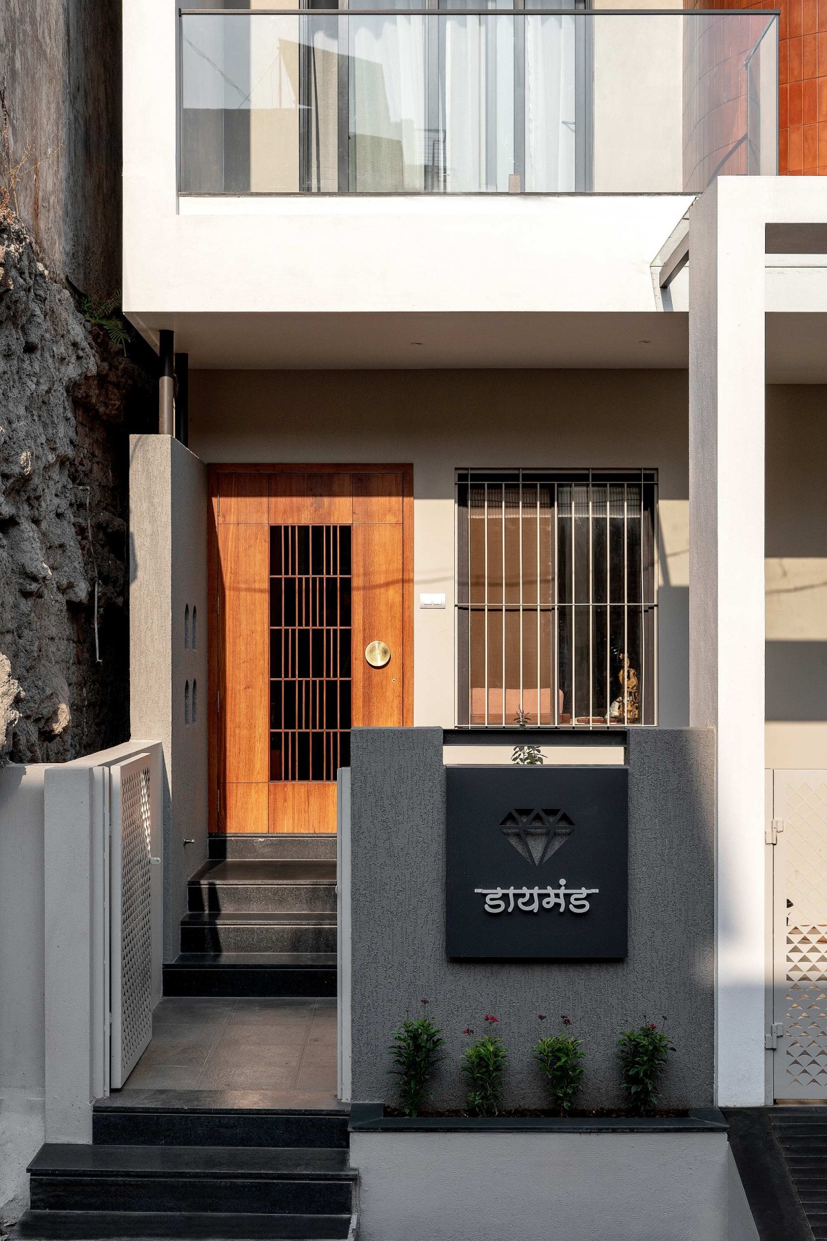 Entrance of 22X110 House by Vishwakarma