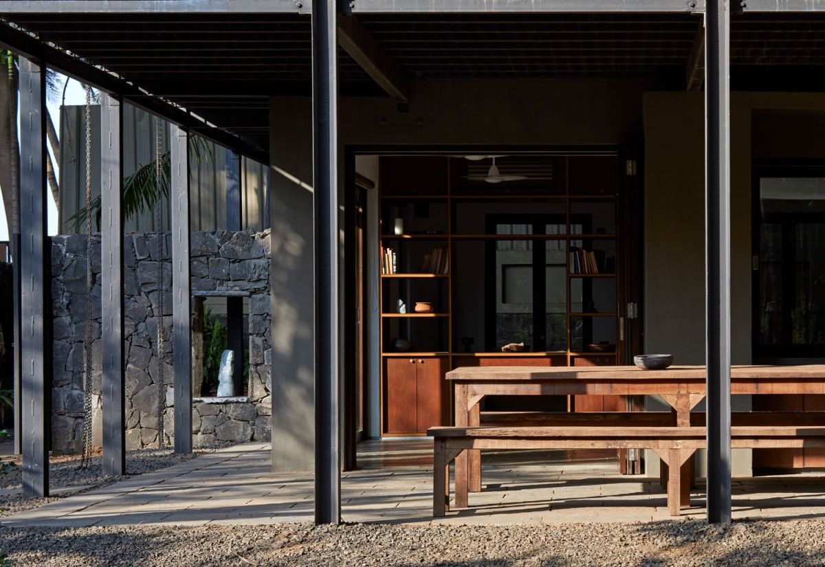 Prefabricated Steel Verandah of House in the Palms by Architecture BRIO