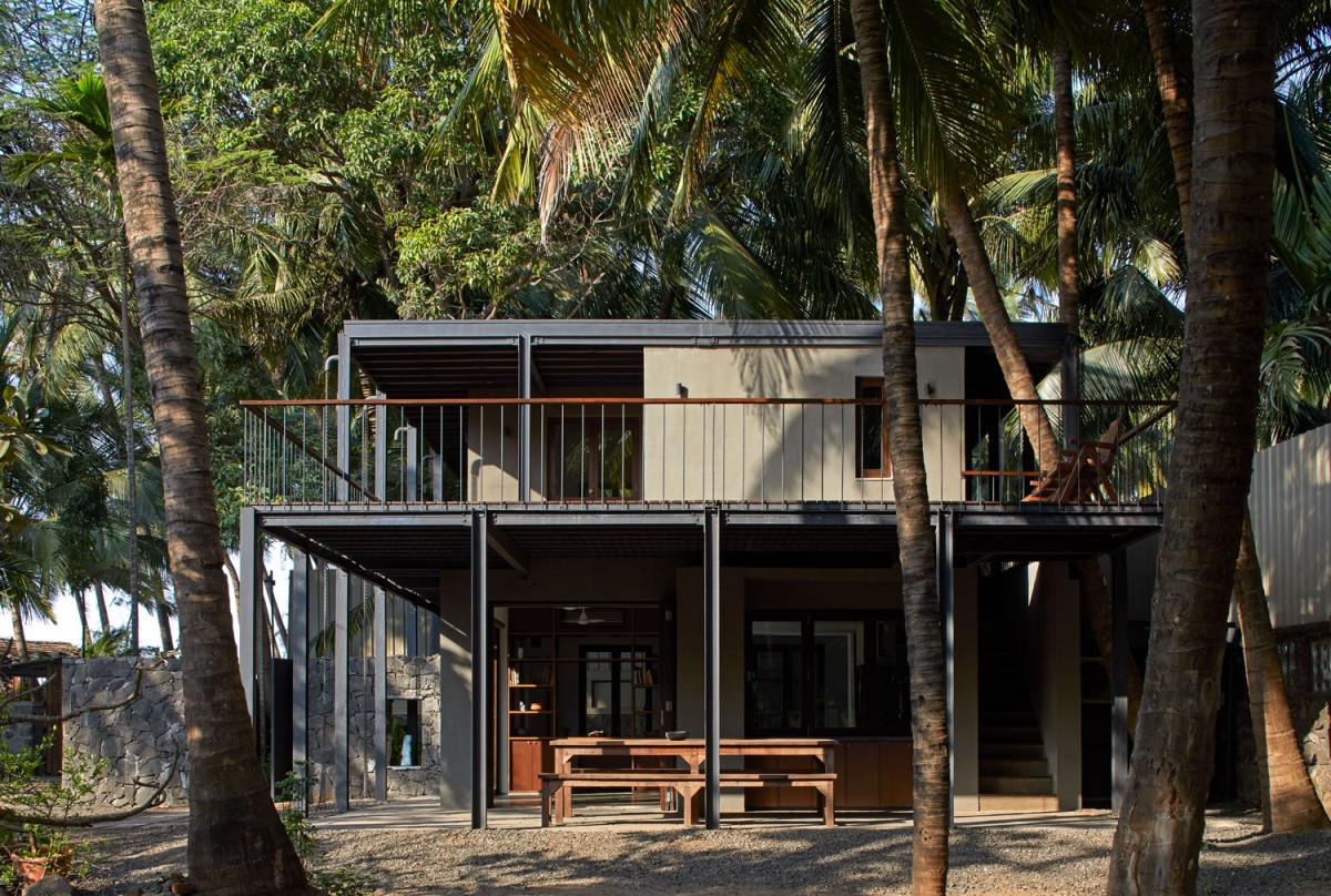 Verandah of House in the Palms by Architecture BRIO