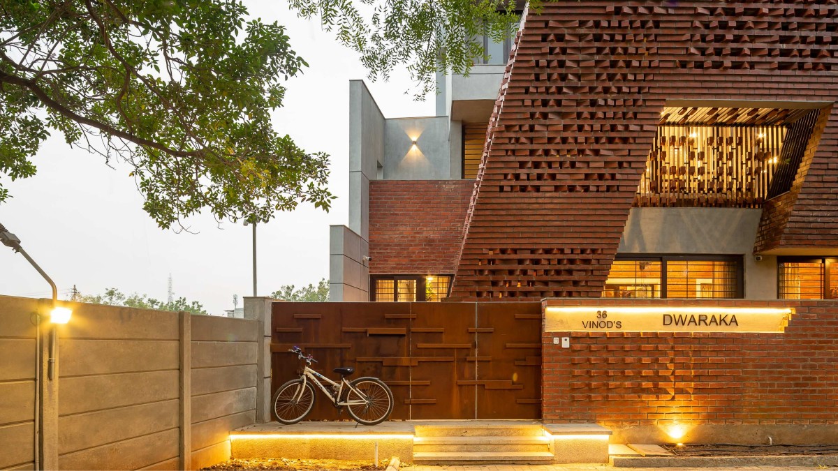 Entrance of Vinod Residence by Murali Architects