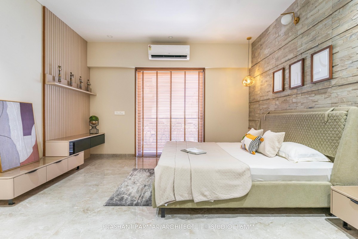 Daughter's Bedroom of 4 BHK Timeless Elegance at Saamarth City by Prashant Parmar Architect