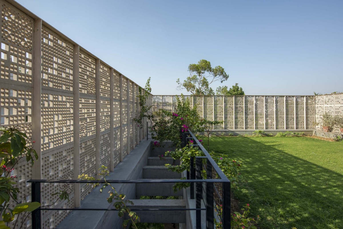 Terrace of House of Voids by Malik Architecture