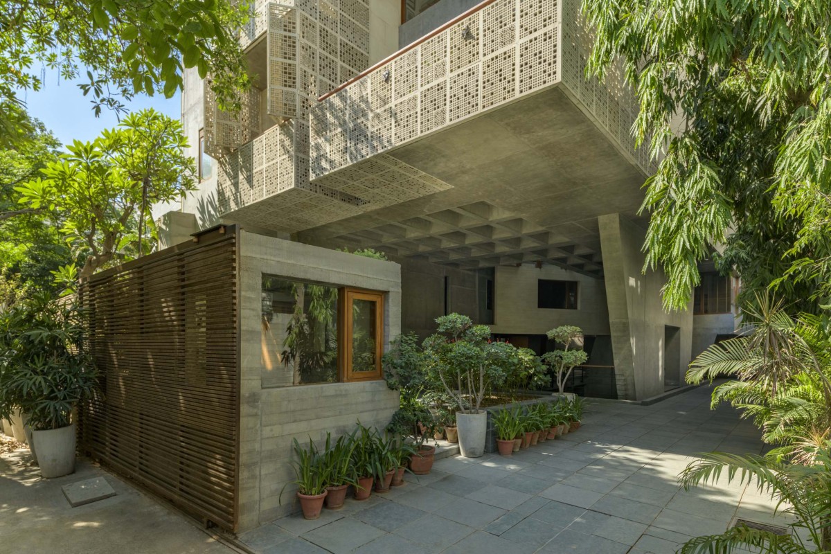 Entrance of House of Voids by Malik Architecture