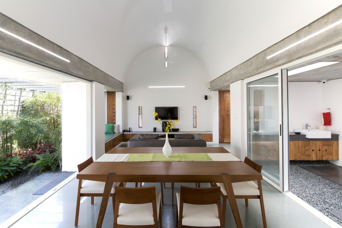 Dining and Family living of The Walls and Vaults House by LIJO.RENY.architects