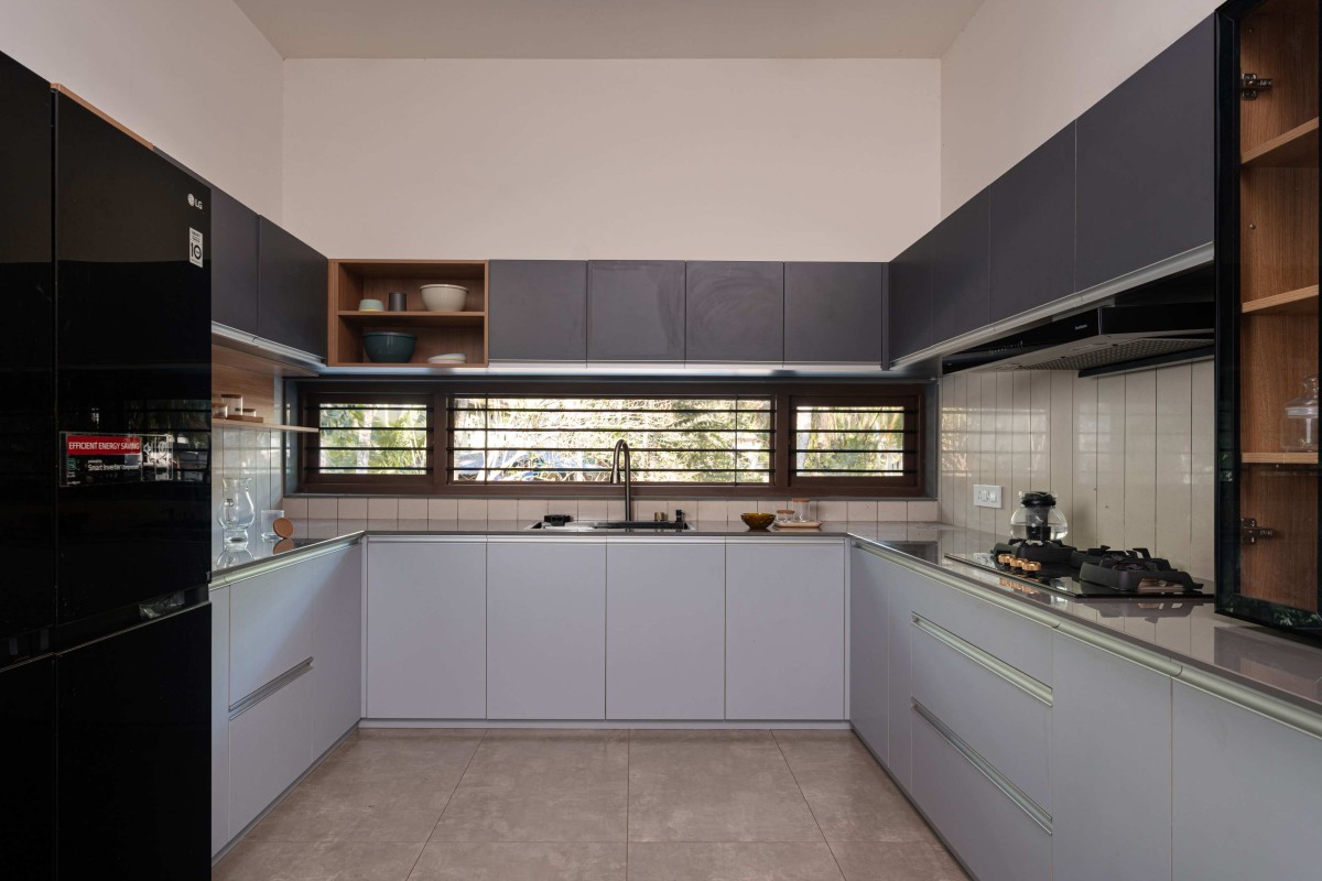 Kitchen of Jasir Residence by Cognition Design Studio