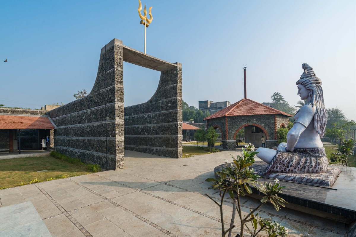 Lord Shiva's idol of Udan Crematorium by d6thD Design Studio