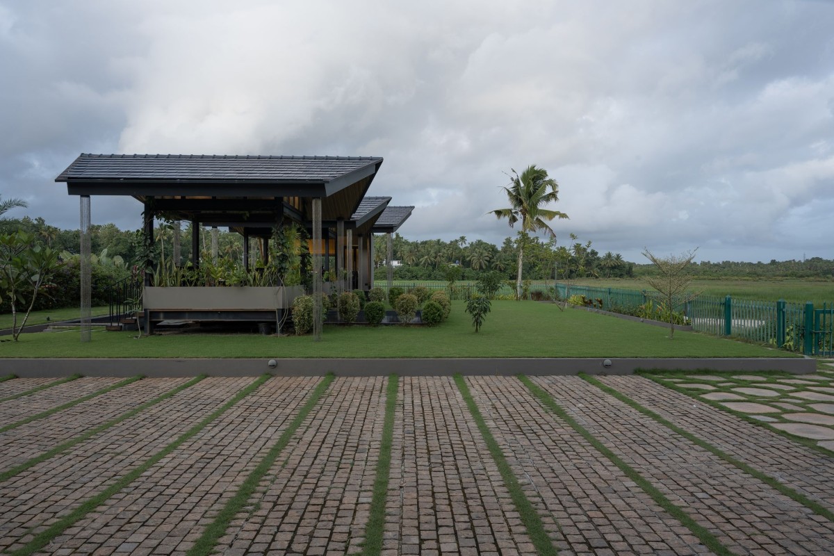 Exterior view of Monsoon In Farm House by i2a Architects Studio