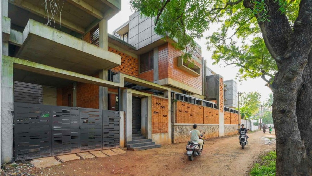 Exterior view of Aadaleesan Residence by Murali Architects