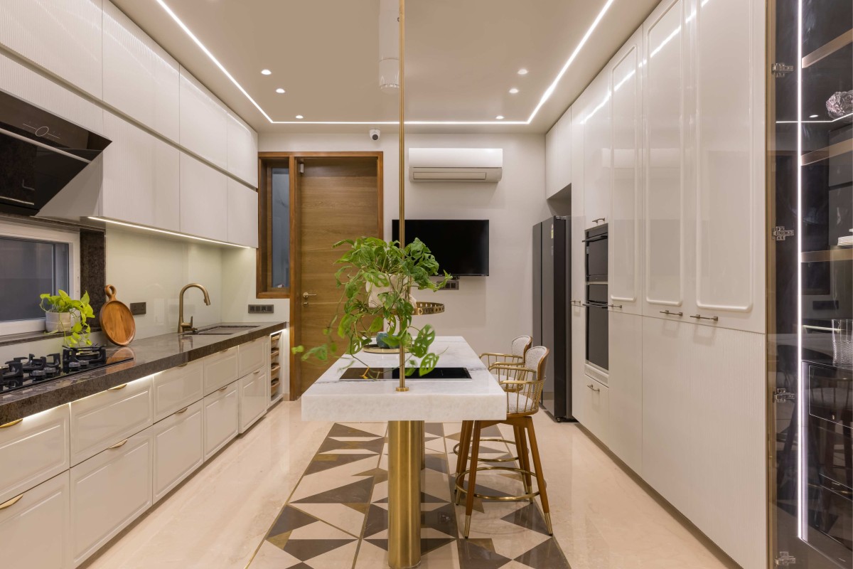 Kitchen of Uma Villa by Viviana Interio