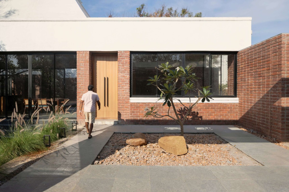 Entrance of Cezara Holiday Home by KUN Studio