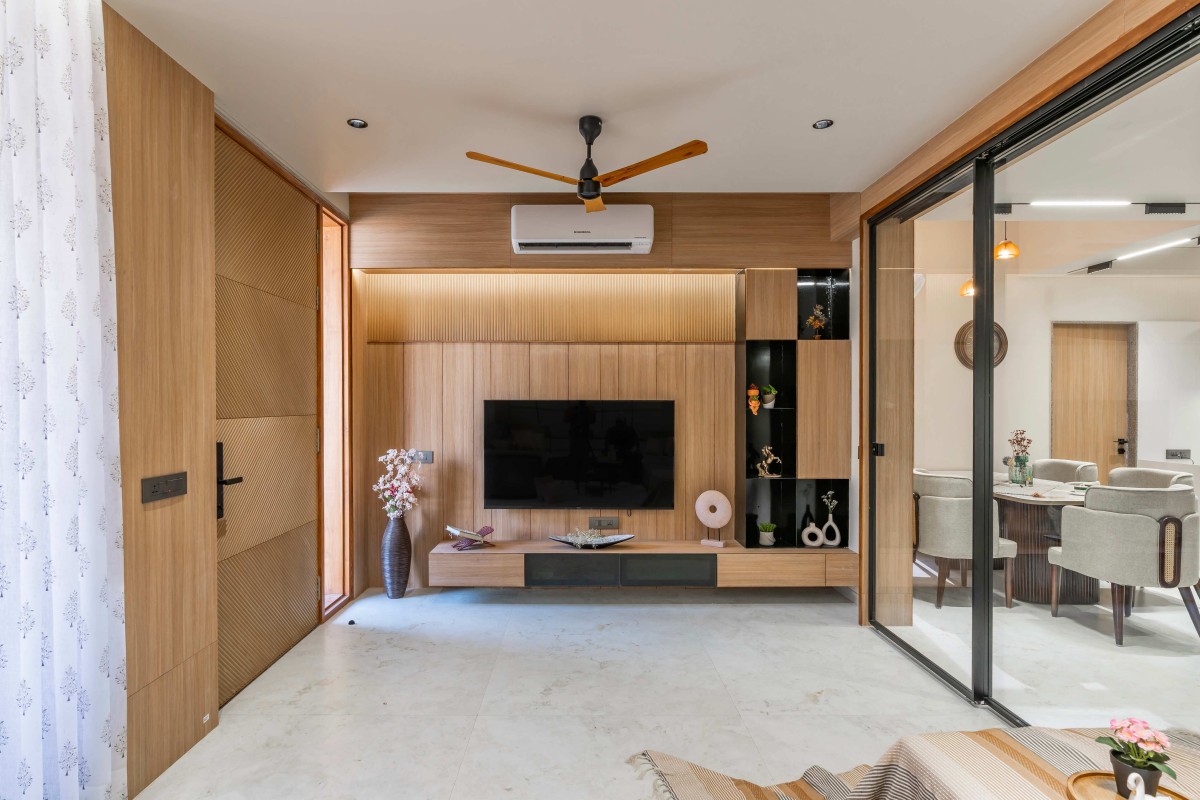 Living room of Sarkhej Bungalow by Harikrushna Pattani & Associates