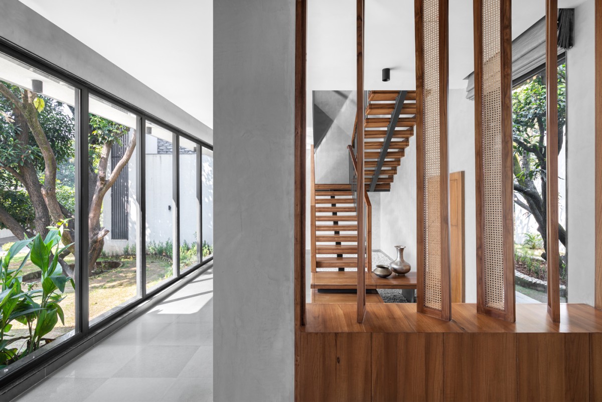 Corridor of House of Mango Shadows by Design i.O Architects