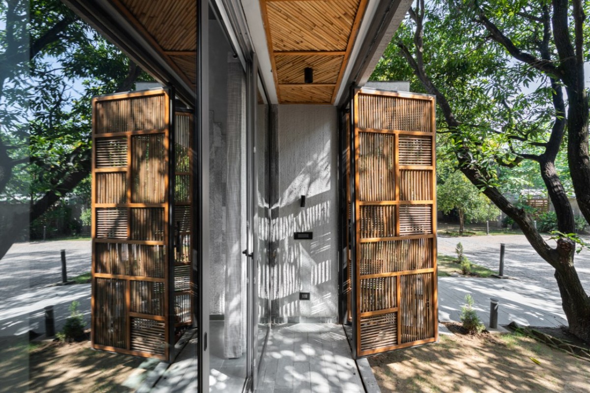 Verandah of House of Mango Shadows by Design i.O Architects