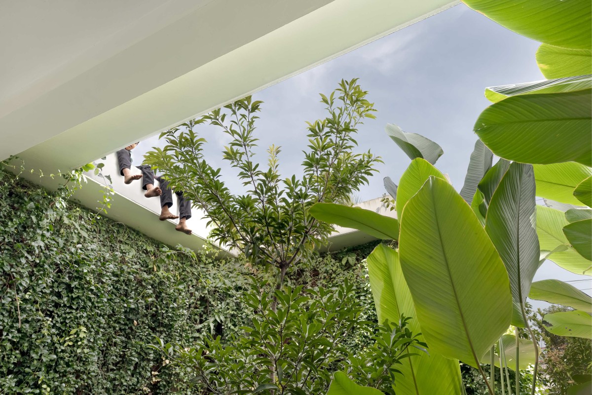 Courtyard view of Thanal - “The Common Man’s House” by Archidose Architects