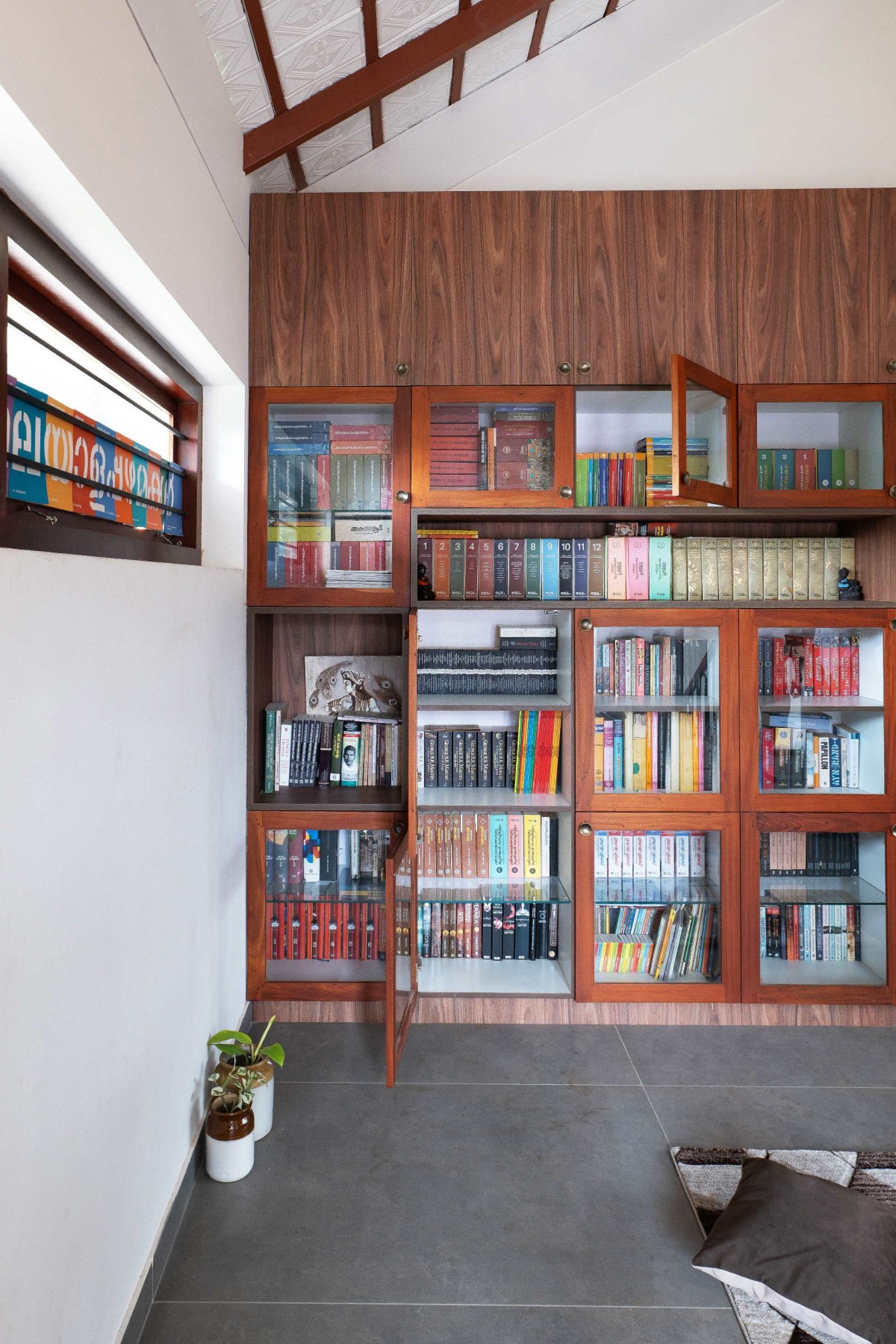 Library room of Home on a line by Nestcraft Architecture