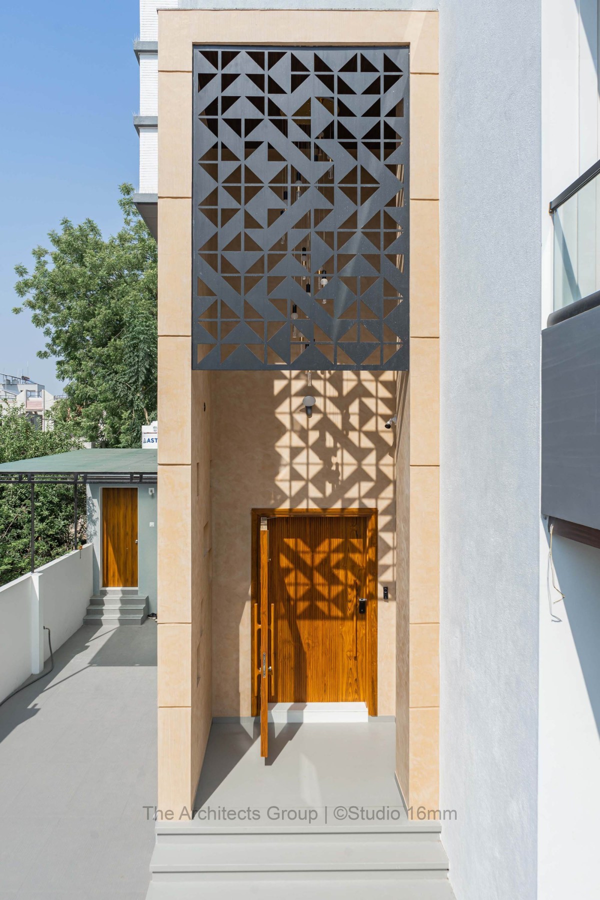 Entrance of Prasad by Mauliv Patel Architects